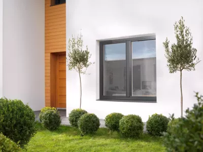 Fenêtre moderne en menuiserie extérieure à Mirande par Entre Portes et Baies